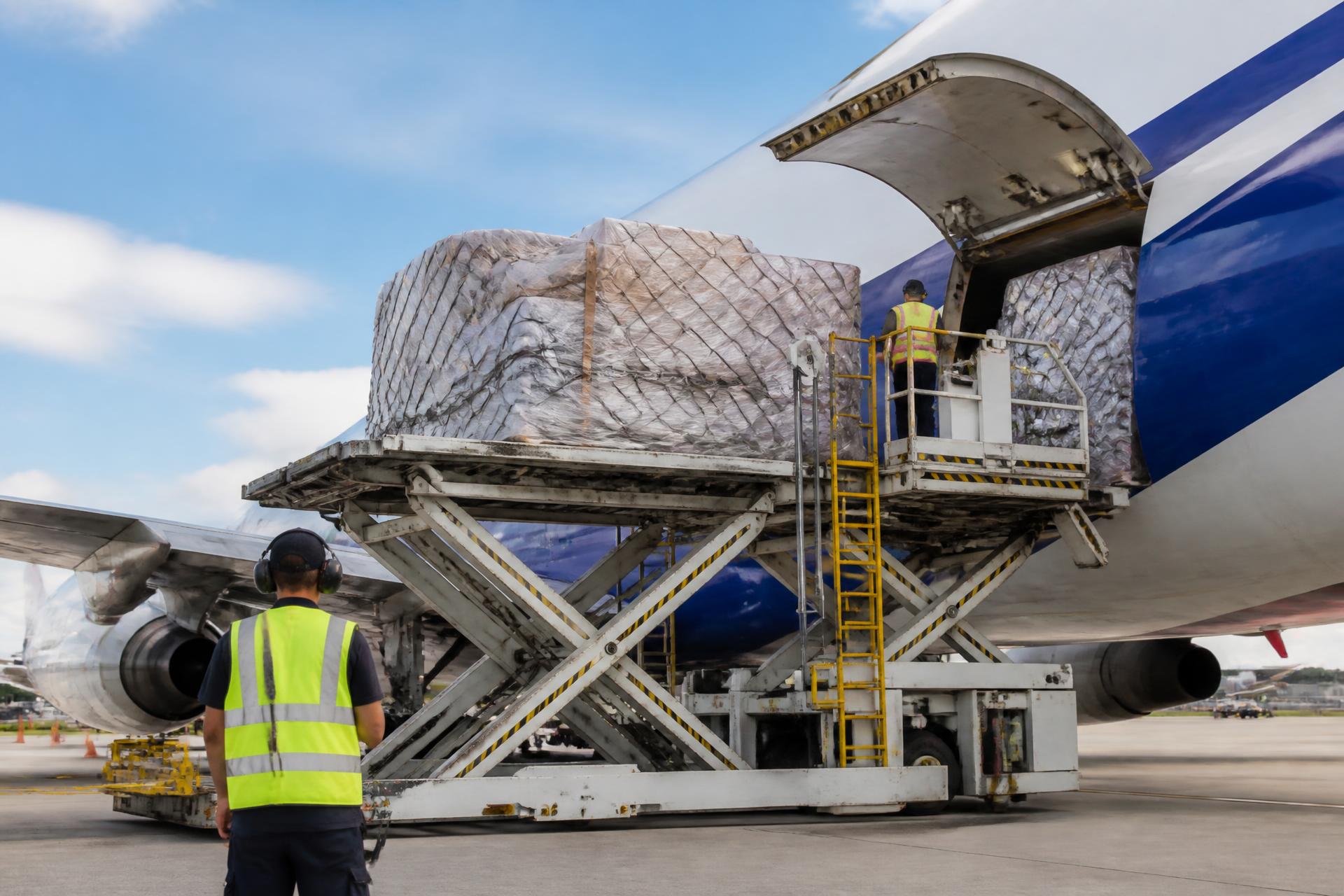 Operação de carga aérea coordenada em aeroporto